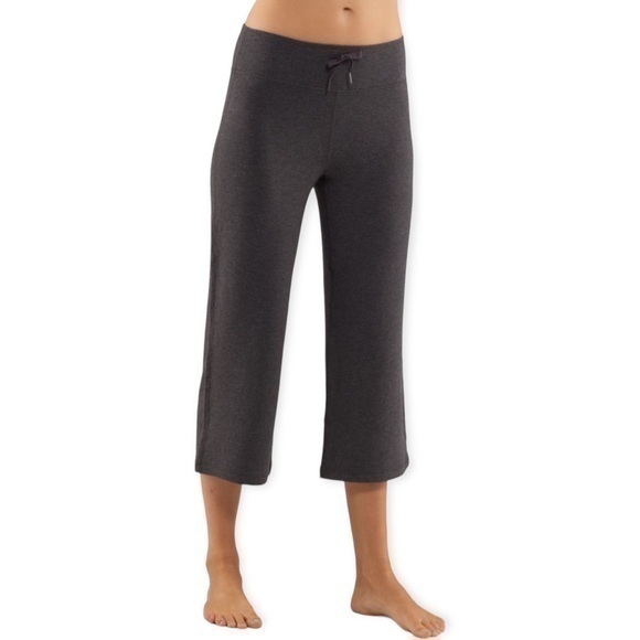 lululemon athletica Pants - Lululemon Women’s Size 2 Charcoal Gray Relaxed Fit Crop Pants